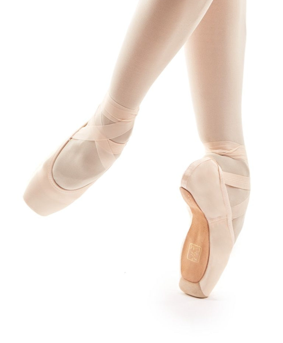 Sculpted Fit - Europa Pointe Shoes, Gaynor Minden