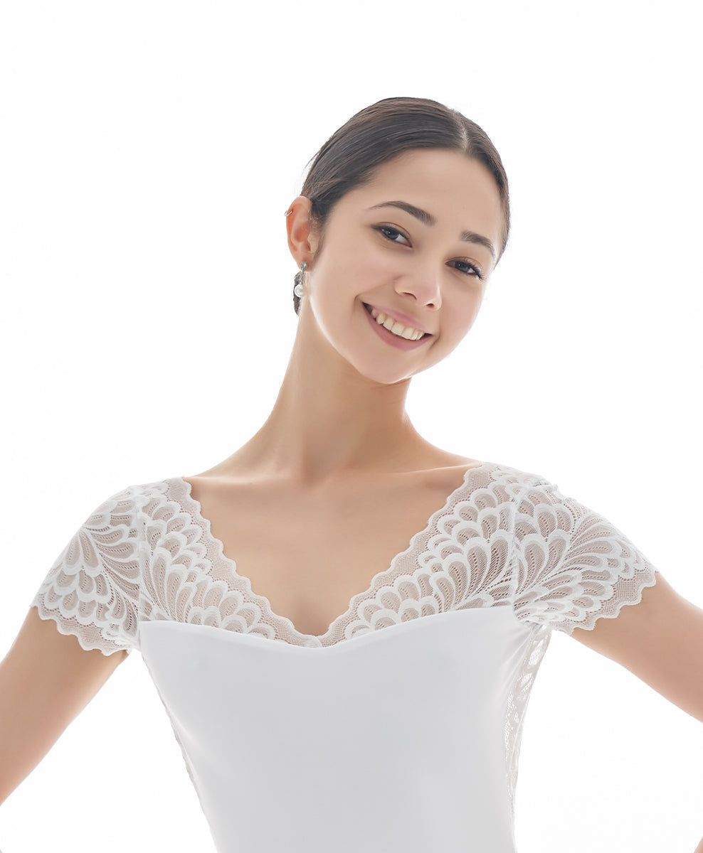 Leila<br>[ONLINE EXCLUSIVE]